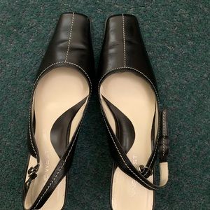 Black and white stitch narrow heels